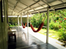 Main Lodge: Garden view hammocks. Perfect for midday naps!
